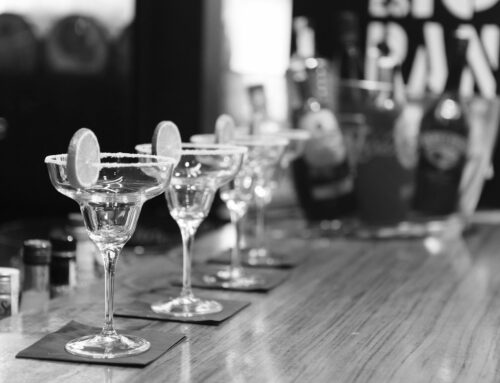 How to plan a corporate cocktail party in 7 easy steps